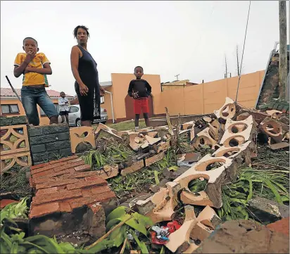  ?? File picture: MARK ANDREWS ?? LIVES IN PIECES: Residents of Mdantsane were left to pick up the pieces after a hailstorm thundered through the area last month, trashing more than this wall