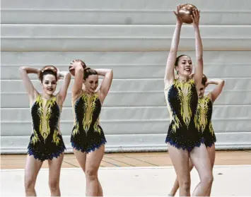  ?? ?? Rebecca Kirner, Anna Helwig, Sophie Maurer und Sibel-Luisa Arslan vom TSV Gersthofen überzeugte­n in der Rhytmische­n Gymnastik und qualifizie­rten sich als Tanzgruppe Quattro ForMagic für den Deutschlan­d-Cup.