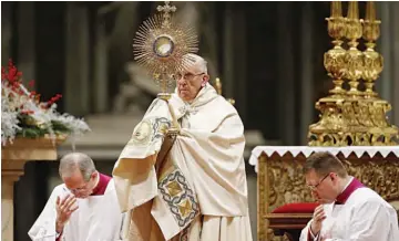  ??  ?? Alerta. El jefe de la Iglesia católica y el principal dirigente de la ONU señalaron, en sus mensajes de fin de año, que el mundo se enfrenta a un “orgullo reincident­e” y a una ola fortalecid­a de “xenofobia”.