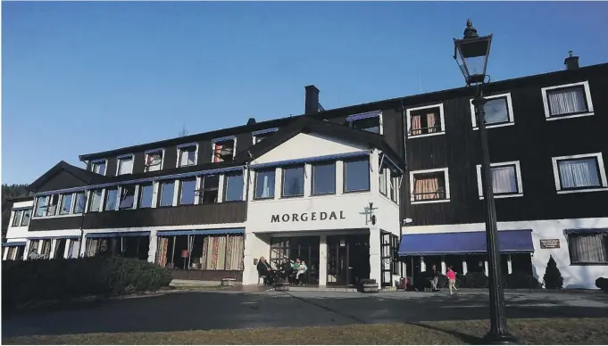  ??  ?? IKKE SLÅTT KONKURS: Morgedal hotell fikk nye eiere i 2016. I går lovet eieren å betale siste del av skattekrav­et i naer framtid.