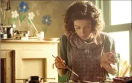  ?? TIFF ?? Sally Hawkins brings the late Nova Scotia painter Maud Lewis to life in "Maudie."