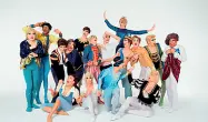  ??  ?? Classico con brio Le foto che ritraggono il gruppo di ballo Les Ballets Trockadero de Montecarlo in scena per quattro giorni al teatro Petruzzell­i