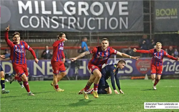  ?? IAN MORSMAN ?? Aldershot Town celebrate on the pitch