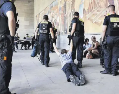  ?? EFE ?? Un detenido en las protestas en Berlín contra el G-7, el pasado junio.