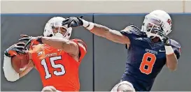  ?? [PHOTO BY NATE BILLINGS, THE OKLAHOMAN] ?? Chris Lacy makes a catch against Rodarius Williams on Saturday during the Orange and Black spring game.