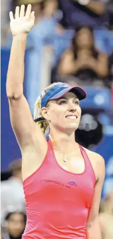  ?? Foto: Robert Deutsch, Witters ?? Angelique Kerber grüßt als Viertelfin­al-Siegerin.