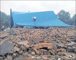  ?? SANJEEV KUMAR/HT ?? The underconst­ruction building ■ that collapsed at Arjun Nagar in Bathinda on Sunday.
