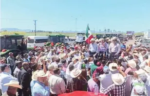  ?? CORTESÍA: LUCERO JUÁREZ ?? Las plantas de Pemex de Topolobamp­o, Guamúchil y Culiacán fueron tomadas