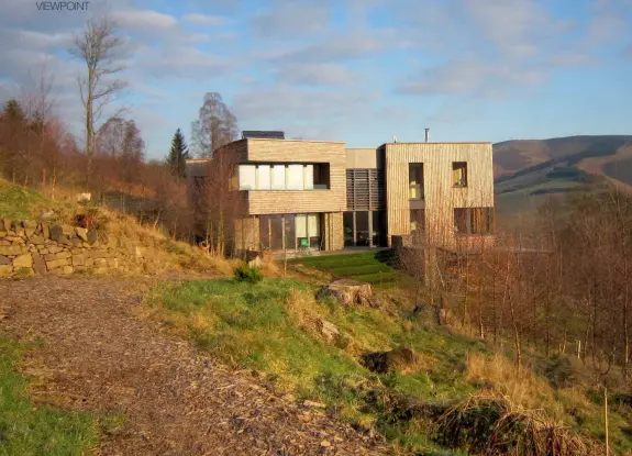  ??  ?? Above: The award-winning Plummerswo­od House overlooks the River Tweed.