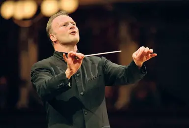  ??  ?? Qui sopra Gianandrea Noseda, 53 anni, milanese. A Stresa guiderà la London Symphony Orchestra