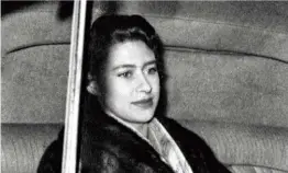  ?? ?? 1955. Peter Townsend rend visite à la princesse Margaret, à Clarence House, ancienne résidence de la reine-mère à Londres. 1er novembre 1955. Dans quelques heures, Margaret annoncera qu'elle renonce à épouser Peter.