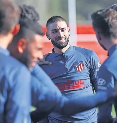  ??  ?? Carrasco, en el entrenamie­nto de ayer en el Cerro, el primero para él desde su regreso al Atleti.