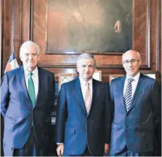  ?? FOTO: ANDRES PEREZ ?? M inistro de Hacienda, Felipe Larraín, se reunió con el presidente de BancoEstad­o, Arturo Tagle, y el presidente de la Abif, Segismundo Schulin Zeuthen.