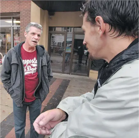  ?? PHOTOS: NICK BRANCACCIO ?? Byron Klingbyle, left, outreach co-ordinator with the AIDS Committee of Windsor, speaks Friday with Mark, a Windsor street drug user, about the dangers of fentanyl.