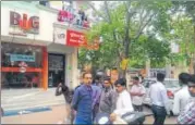  ?? HT PHOTO ?? The ATM in Rohini Sector 24, where the robbery took place on Friday. The robbers were wearing helmets.