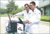  ?? XINHUA ?? Engineers from Datang Telecom Technology and Industry Group test 5G terminal technologi­es in Beijing.