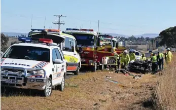  ?? PHOTO: JONNO COLFS ?? SHOCKING SCENE: A man and woman aged in their 70s died as a result of a horrific rollover on the New England Hwy near Clifton.