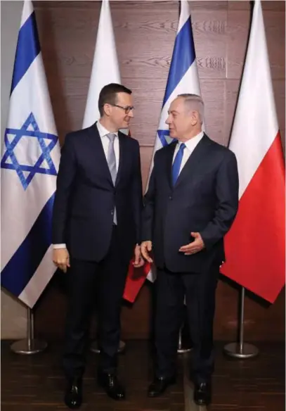  ??  ?? Mateusz Morawiecki (l.) Benjamin Netanyahu (r).