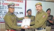  ?? SOURCED ?? Joint commission­er of police (southern range) Devesh Srivastava (left), welcoming a constable investigat­ing officer.