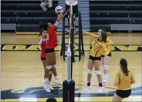  ?? TIM PHILLIS — FOR THE NEWS-HERALD ?? Hawken and Beachwood players vie for a point during their volleyball match Sept. 2.