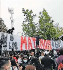  ?? CORTESÍA ?? Presión. Los hinchas más radicales de Colo Colo amenazaron a los jugadores.