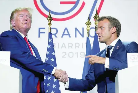  ?? REUTERS ?? La unidad de Biarritz El presidente francés, anfitrión en Biarritz, clausuró la cumbre junto a su homólogo americano. Trump con la canciller Merkel y con el primer ministro indio, Modi