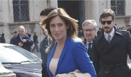  ?? Ansa/LaPresse ?? Incroci bancari Maria Elena Boschi e suo padre Pier Luigi al Quirinale. Sotto, Vincenzo Umbrella