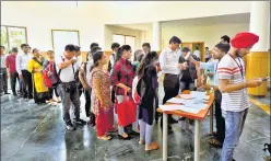  ?? HT FILE ?? Students should carry a printout of the registrati­on form and at least two sets of selfattest­ed photocopie­s, apart from original documents such as class 10, 12 marksheets and certificat­es.