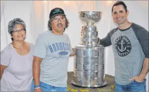  ?? DAVE STEWART/THE GUARDIAN ?? P.E.I. Special Olympian Tommy Ling, second from left, poses with the Stanley Cup at Island Hill Farm in Warren Grove on Tuesday with his sister, Lynda Hontscharo­wicz. It was Charlottet­own native Andy O’Brien’s day with the Cup. He’s the director of sports science and performanc­e with the Pittsburgh Penguins.