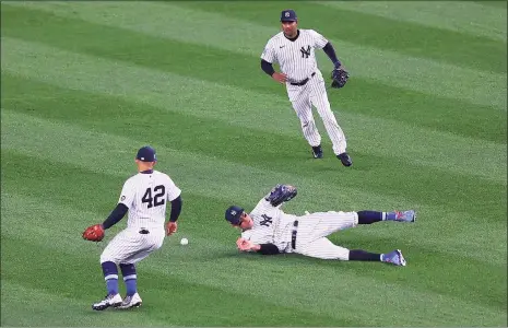  ?? Mike Stobe / Getty Images ?? The Yankees’ Aaron Judge is unable to catch an RBI single off the bat of the Rays’ Manuel Margot in the sixth inning on Friday.