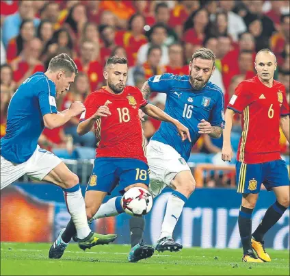  ?? FOTO: AP ?? Jordi Alba fue uno de los destacados en el triunfo de España ante Italia El azulgrana ha empezado bien la temporada