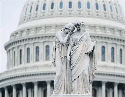  ?? SUSAN WALSH / AP ?? Buscar la reconcilia­ción nacional. Monumento a la paz, en la sede del Capitolio de Washington, también conocido como el dedicado a los marineros de la guerra civil norteameri­cana