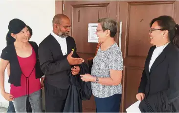  ??  ?? Seeking closure: Lim (second right), being congratula­ted by her counsel M. Visvanatha­n after the award by the High Court. With them are (from right) counsel Chan and Cheah’s aunt Leanne Cheah.