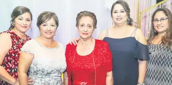  ??  ?? María y Vilma López, Blanca Lidia Castro, Blanca y Patricia López