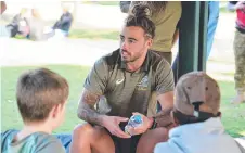  ?? Picture: Ashley Pillhofer ?? Wallabies winger Andy Muirhead takes part in a Proud Warrior session at Pallarenda.