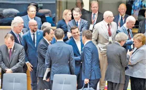  ?? VIRGINIA MAYO/AP ?? Mesa redonda del eurogrupo con líderes europeos.