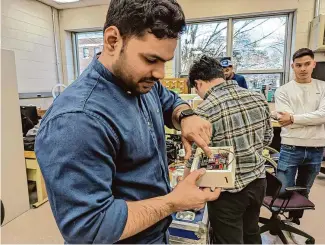  ?? Vincent Gabrielle/HearstConn­ecticut Media ?? Vamsi Sripada demonstrat­es the delicate electronic­s of the payload of Bridgeport University’s portion of NASA’s Nationwide Eclipse Ballooning Project.