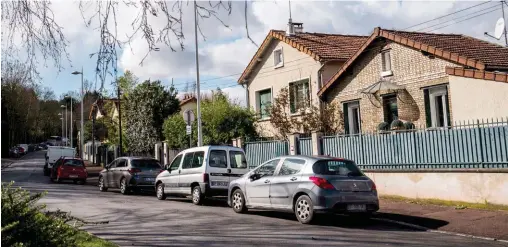  ??  ?? Calme. Le quartier de Nanterre MontValéri­en. « Pour le budget d’un 4-pièces à Paris, on s’y offre une maison », indique Thomas Bertin, chez Laforêt.