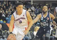  ?? T.J. COLELLO/CAPE BRETON POST ?? Chad Frazier led all scorers with 28 points, but the Cape Breton Highlander­s suffered a 112-96 loss to the Halifax Hurricanes at Centre 200, Sunday.