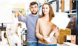  ?? GETTY IMAGES ?? It’s best to bring the base of the lamp when shopping for a new shade. A general rule of thumb is that the shade should be twothirds the height of the base.