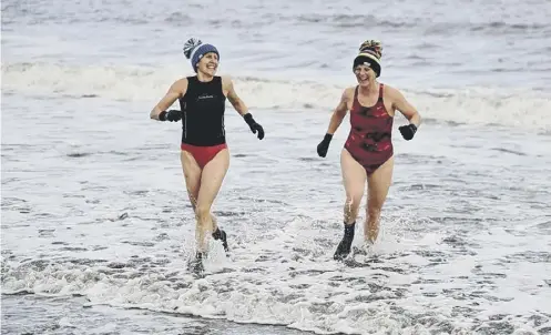  ??  ?? 0 Open water swimming has proved a lifesaver for many during lockdown, with people increasing­ly aware of the mental health benefits of the activity. Below, Emma Newlands, who is a recent convert to OWS