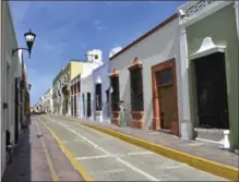  ?? AMIR BIBAWY, THE ASSOCIATED PRESS ?? Colourful houses in Campeche’s charming old town where 17th century architectu­re mixes with a vibrant restaurant and nightlife scene.