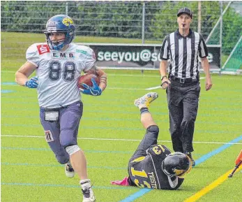  ?? FOTO: TIMO OTTO/BEAVERS ?? Der Tabellenfü­hrer Biberach Beavers (links Bastian Wieland) will sich auch im Heimspiel von den Freiburg Sacristans nicht bremsen lassen.