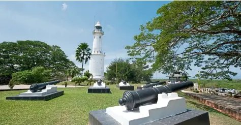  ?? — Photos: Tourism Malaysia ?? The fort and lighthouse at Bukit Malawati, Kuala Selangor.