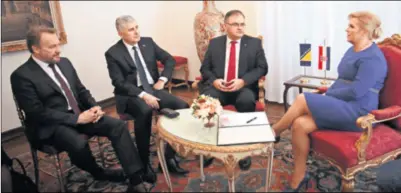  ??  ?? Predsjedni­ca RH Grabar-Kitarović s bivšim’ predsjedni­štvom - Izetbegovi­ćem, Čovićem i Ivanićem