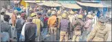  ?? HT PHOTO ?? ▪ Cops trying to pacify agitating locals in Allahabad on Friday.