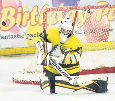  ?? Gw-images.com ?? Widnes goaltender Matt Croyle played his part as the Wild claimed a pair of contrastin­g victories over the weekend to stay top of the table.