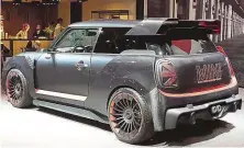  ??  ?? Neben einer Elektro- Studie parkt auch dieses beflügelte Mini JCW GP Concept, aber ohne Leistungsa­ngabe.