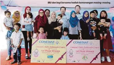  ??  ?? IBU dan bayi bersama hadiah kemenangan masing-masing.