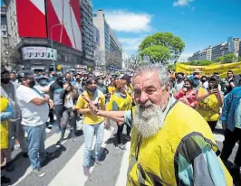  ?? Manuel Cortina ?? Castells, ayer, en la protesta frente al Obelisco